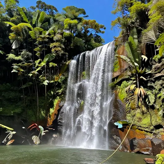 Cachoeira da Serra Azul: Um Paraíso Natural Cachoeira da Serra Azul: Um Paraíso Natural
